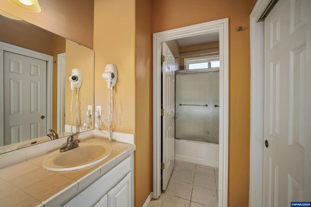 595 Harbourtown Ct SE, Salem, OR 97306