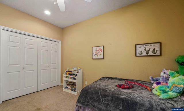 595 Harbourtown Ct SE, Salem, OR 97306