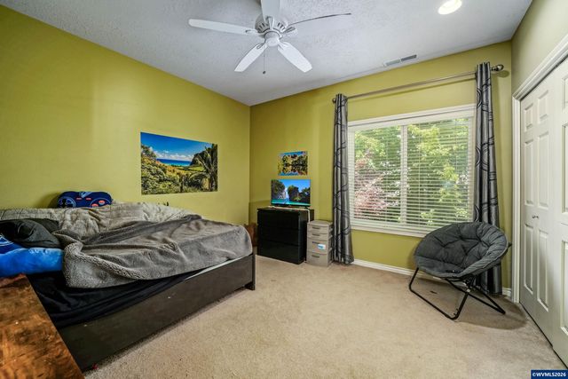 595 Harbourtown Ct SE, Salem, OR 97306