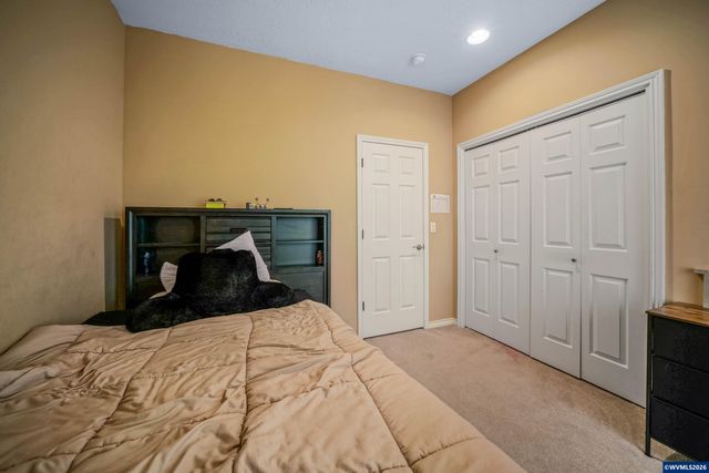 595 Harbourtown Ct SE, Salem, OR 97306