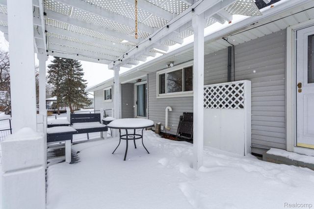 20500 Armada Ridge Road, Armada Township, MI 48005