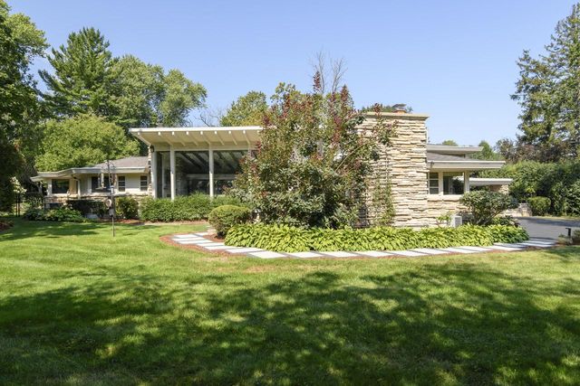 7769 N Club CIRCLE, Fox Point, WI 53217