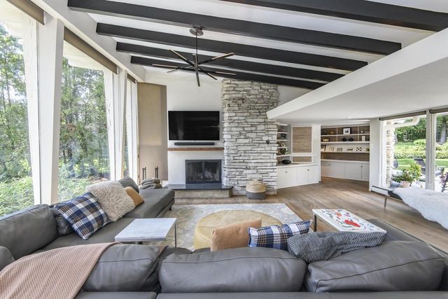 7769 N Club CIRCLE, Fox Point, WI 53217