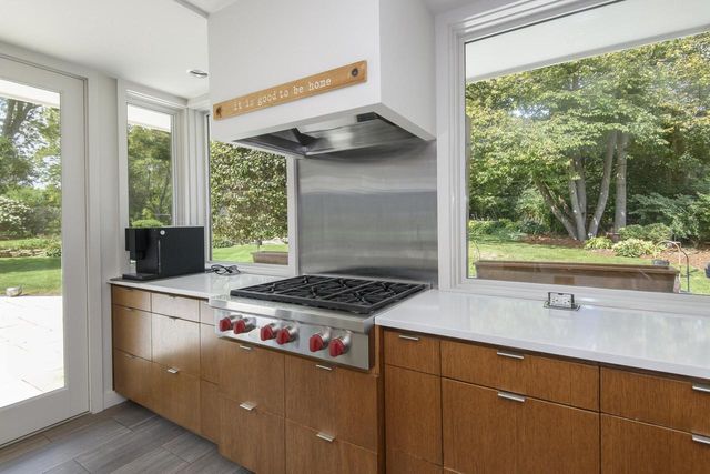 7769 N Club CIRCLE, Fox Point, WI 53217