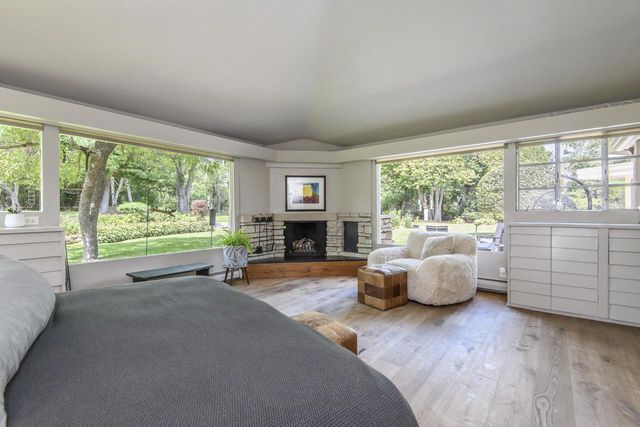 7769 N Club CIRCLE, Fox Point, WI 53217