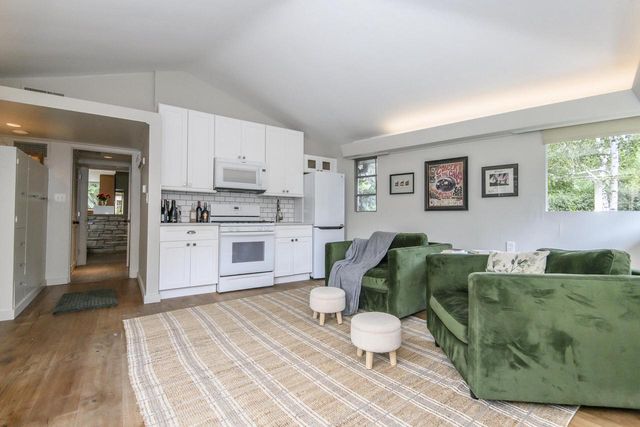 7769 N Club CIRCLE, Fox Point, WI 53217
