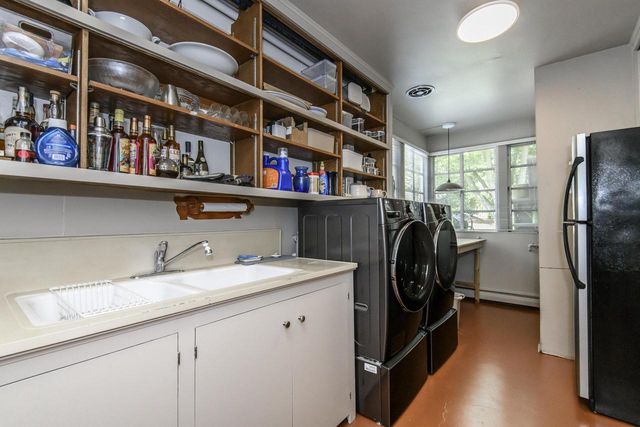 7769 N Club CIRCLE, Fox Point, WI 53217