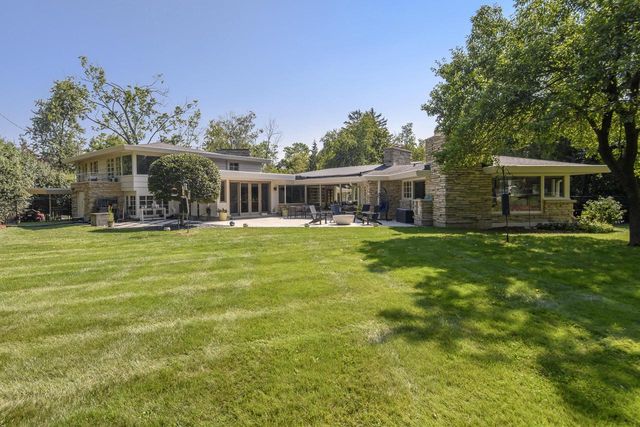 7769 N Club CIRCLE, Fox Point, WI 53217