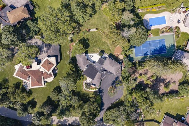7769 N Club CIRCLE, Fox Point, WI 53217