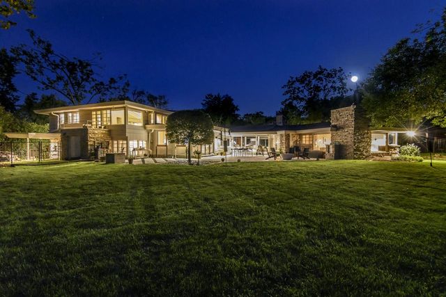 7769 N Club CIRCLE, Fox Point, WI 53217