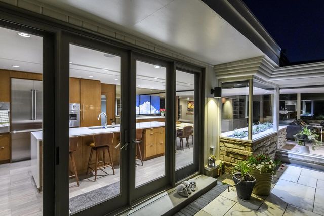 7769 N Club CIRCLE, Fox Point, WI 53217
