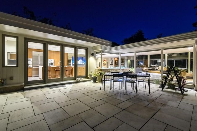 7769 N Club CIRCLE, Fox Point, WI 53217