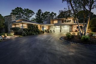 7769 N Club CIRCLE, Fox Point, WI 53217