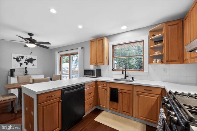 15 CIRCLE DR, Moorestown, NJ 08057