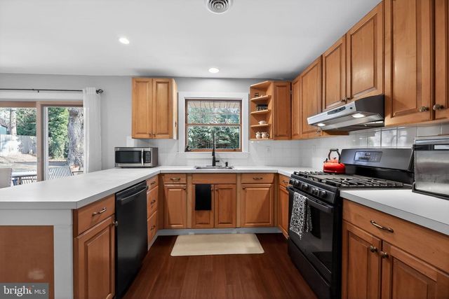 15 CIRCLE DR, Moorestown, NJ 08057