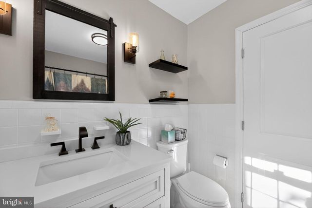 15 CIRCLE DR, Moorestown, NJ 08057