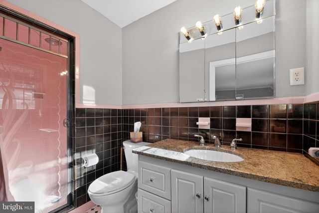 15 CIRCLE DR, Moorestown, NJ 08057