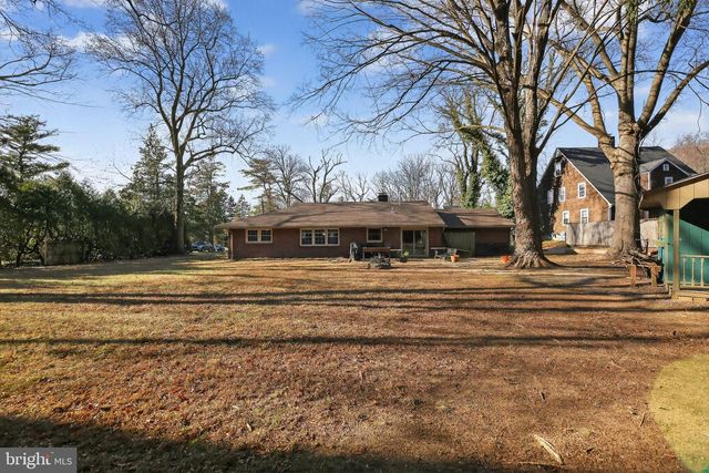 15 CIRCLE DR, Moorestown, NJ 08057