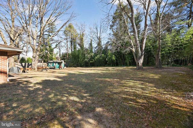 15 CIRCLE DR, Moorestown, NJ 08057