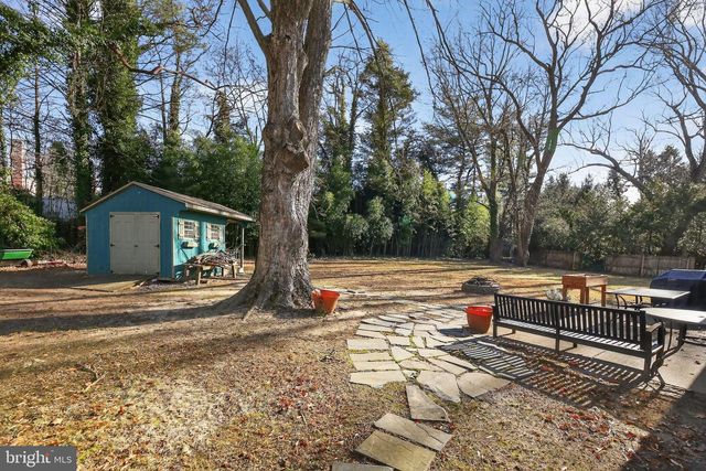 15 CIRCLE DR, Moorestown, NJ 08057