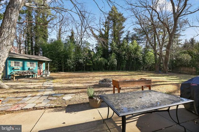 15 CIRCLE DR, Moorestown, NJ 08057