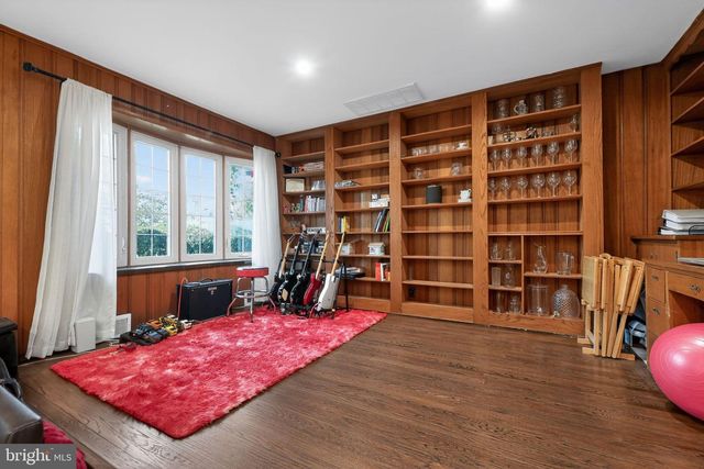 15 CIRCLE DR, Moorestown, NJ 08057