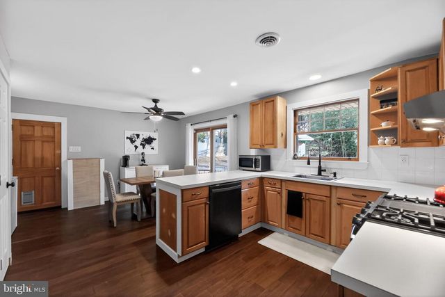 15 CIRCLE DR, Moorestown, NJ 08057