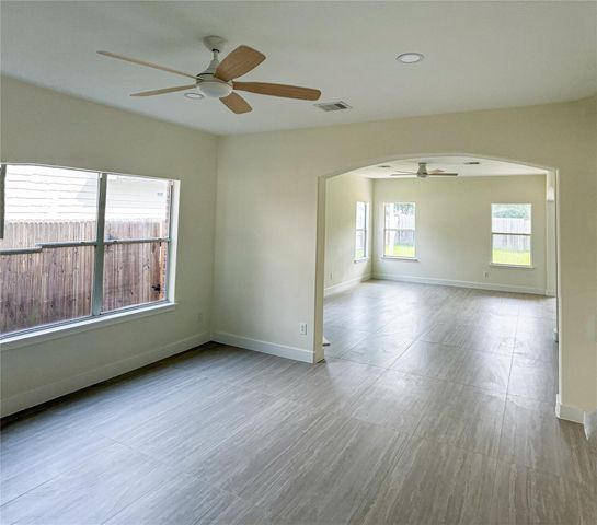 2106 Lakeshore Forest Court, Missouri City, TX 77459
