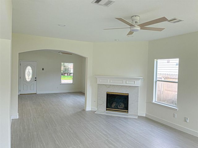 2106 Lakeshore Forest Court, Missouri City, TX 77459