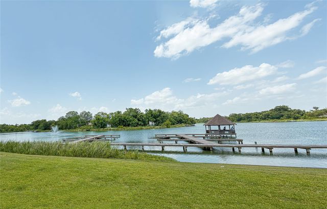 2106 Lakeshore Forest Court, Missouri City, TX 77459