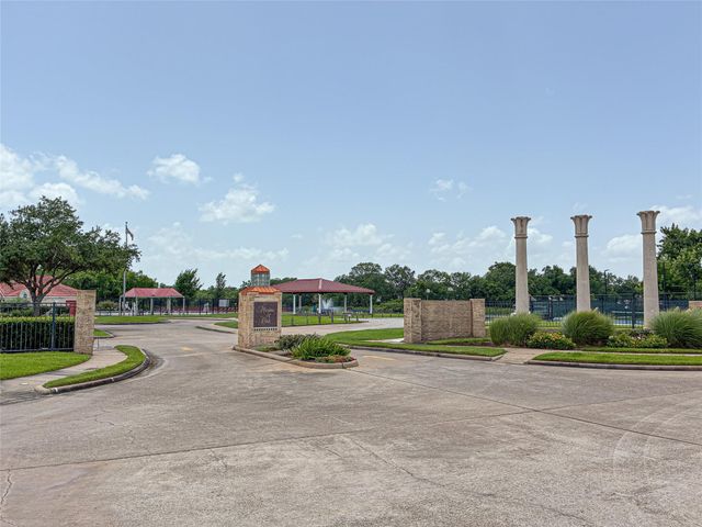 2106 Lakeshore Forest Court, Missouri City, TX 77459