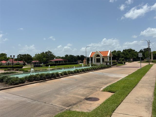 2106 Lakeshore Forest Court, Missouri City, TX 77459