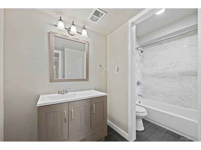 3539 S Fairplay Way B-10, Aurora, CO 80014