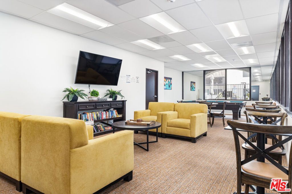 Image 15 of property listing at 5334 Lindley Avenue 340, Encino, CA 91316