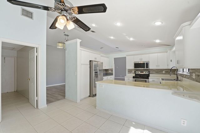 9284 Laurel Green Drive, Boynton Beach, FL 33437