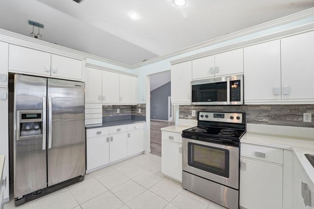 9284 Laurel Green Drive, Boynton Beach, FL 33437