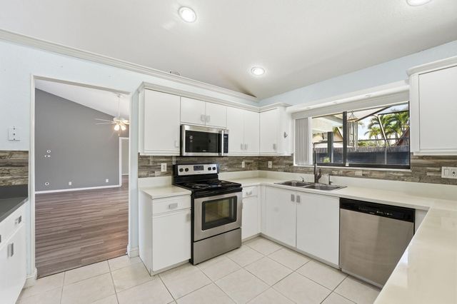 9284 Laurel Green Drive, Boynton Beach, FL 33437