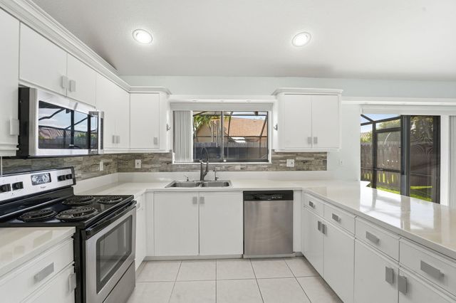 9284 Laurel Green Drive, Boynton Beach, FL 33437