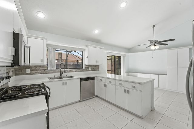 9284 Laurel Green Drive, Boynton Beach, FL 33437