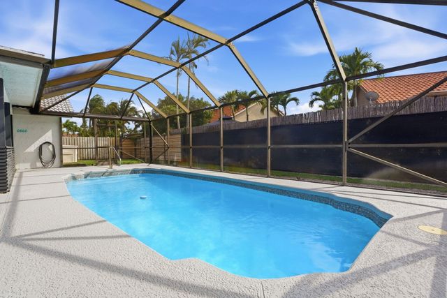 9284 Laurel Green Drive, Boynton Beach, FL 33437