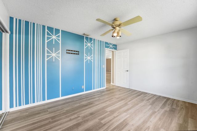 9284 Laurel Green Drive, Boynton Beach, FL 33437