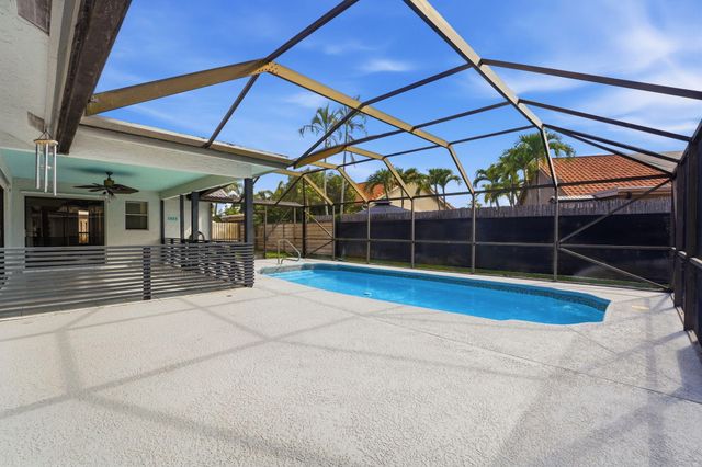 9284 Laurel Green Drive, Boynton Beach, FL 33437