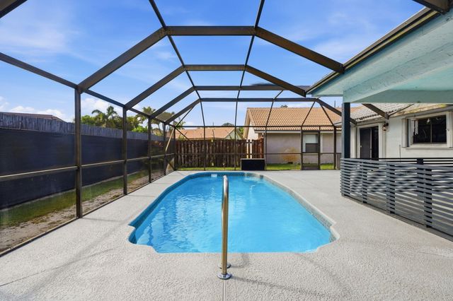 9284 Laurel Green Drive, Boynton Beach, FL 33437