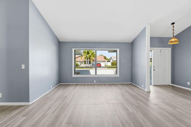 9284 Laurel Green Drive, Boynton Beach, FL 33437