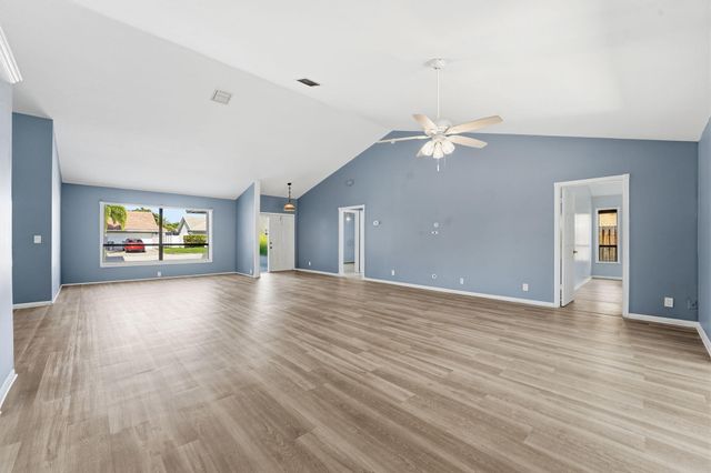 9284 Laurel Green Drive, Boynton Beach, FL 33437