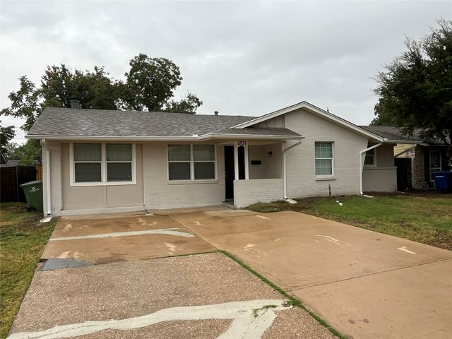1831 Moonbeam Lane, Carrollton, TX 75006
