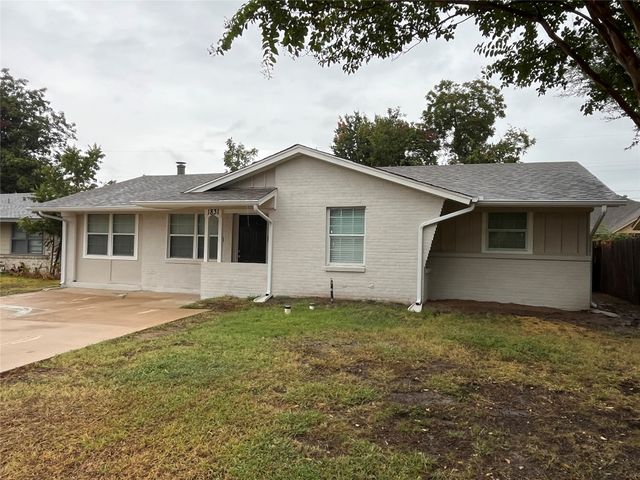 1831 Moonbeam Lane, Carrollton, TX 75006