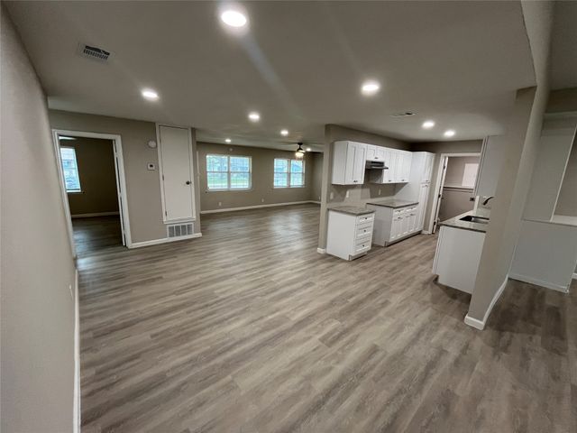 1831 Moonbeam Lane, Carrollton, TX 75006