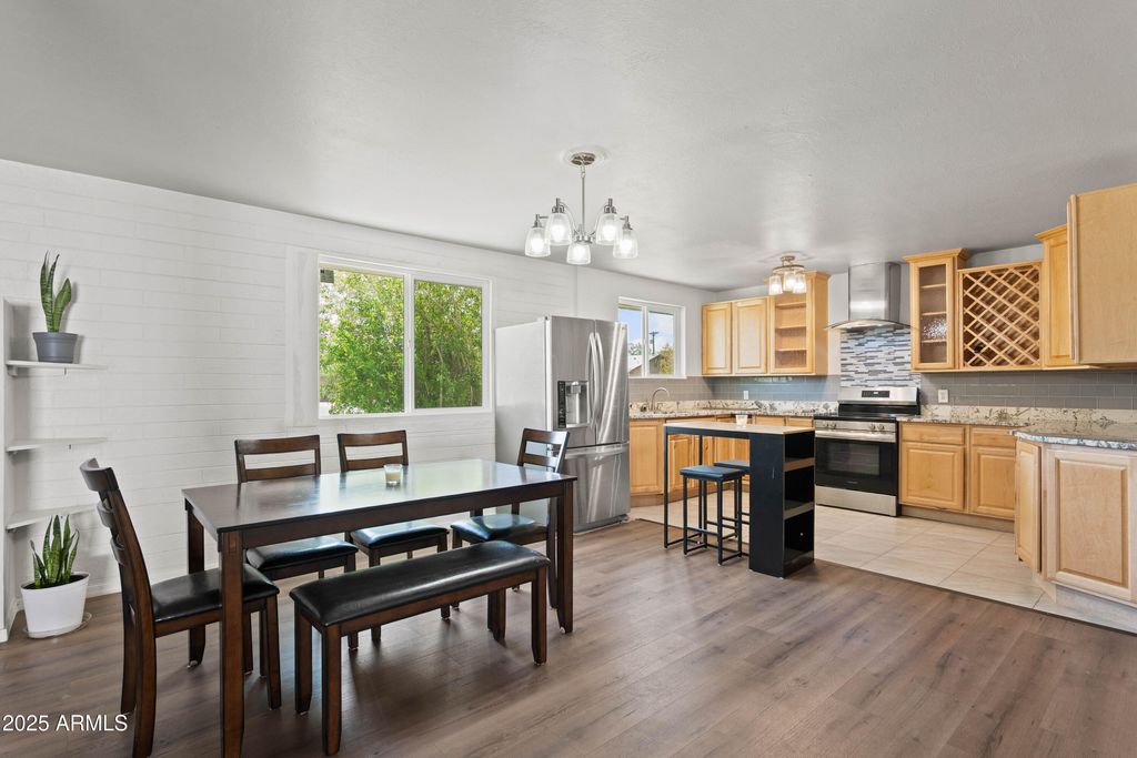 5802 N 61ST Drive, Glendale, AZ 85301