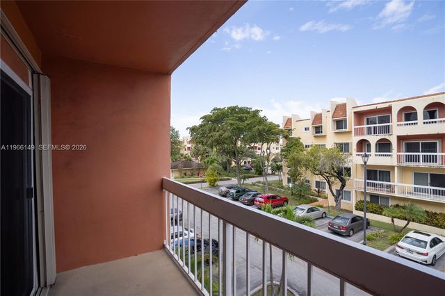 7720 Camino Real E-307, Miami, FL 33143